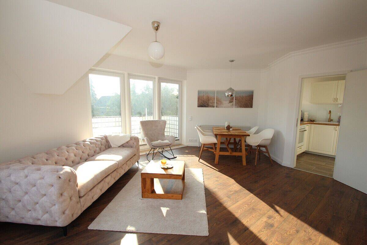 Wohnkomfort trifft Ostseeflair – neuwertige 2-Zimmer-Wohnung mit zwei Balkonen und Garage!, 23743 Grömitz