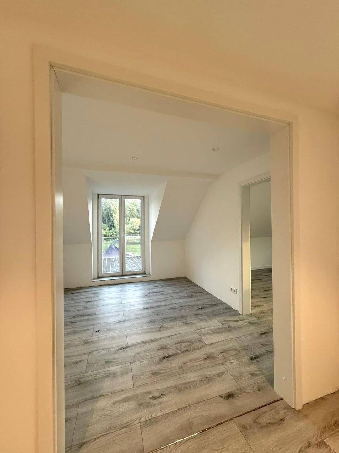 Helle, komplett renovierte 2-Zimmer-Wohnung mit großem Balkon in ruhiger Lage von Osnabrück-Hellern, 49078 Osnabrück (Hellern Weststadt)