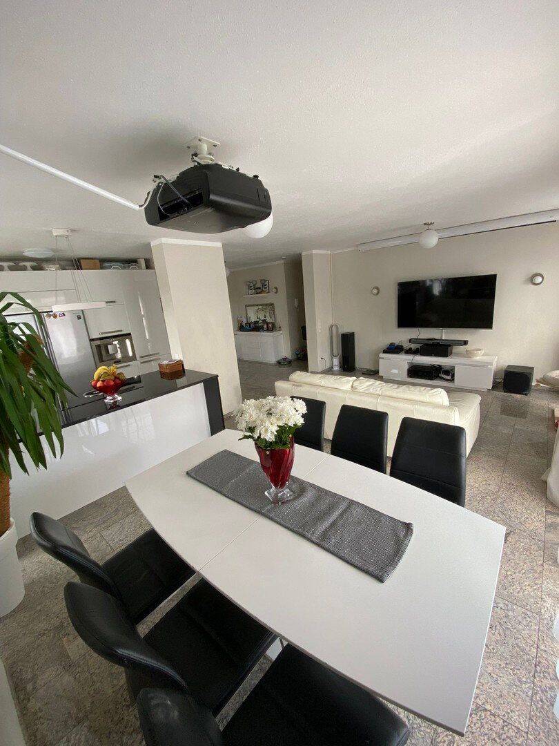 Großzügige Terrassenwohnung mit Garten, Garage & separatem Hobbyraum, 91227 Leinburg