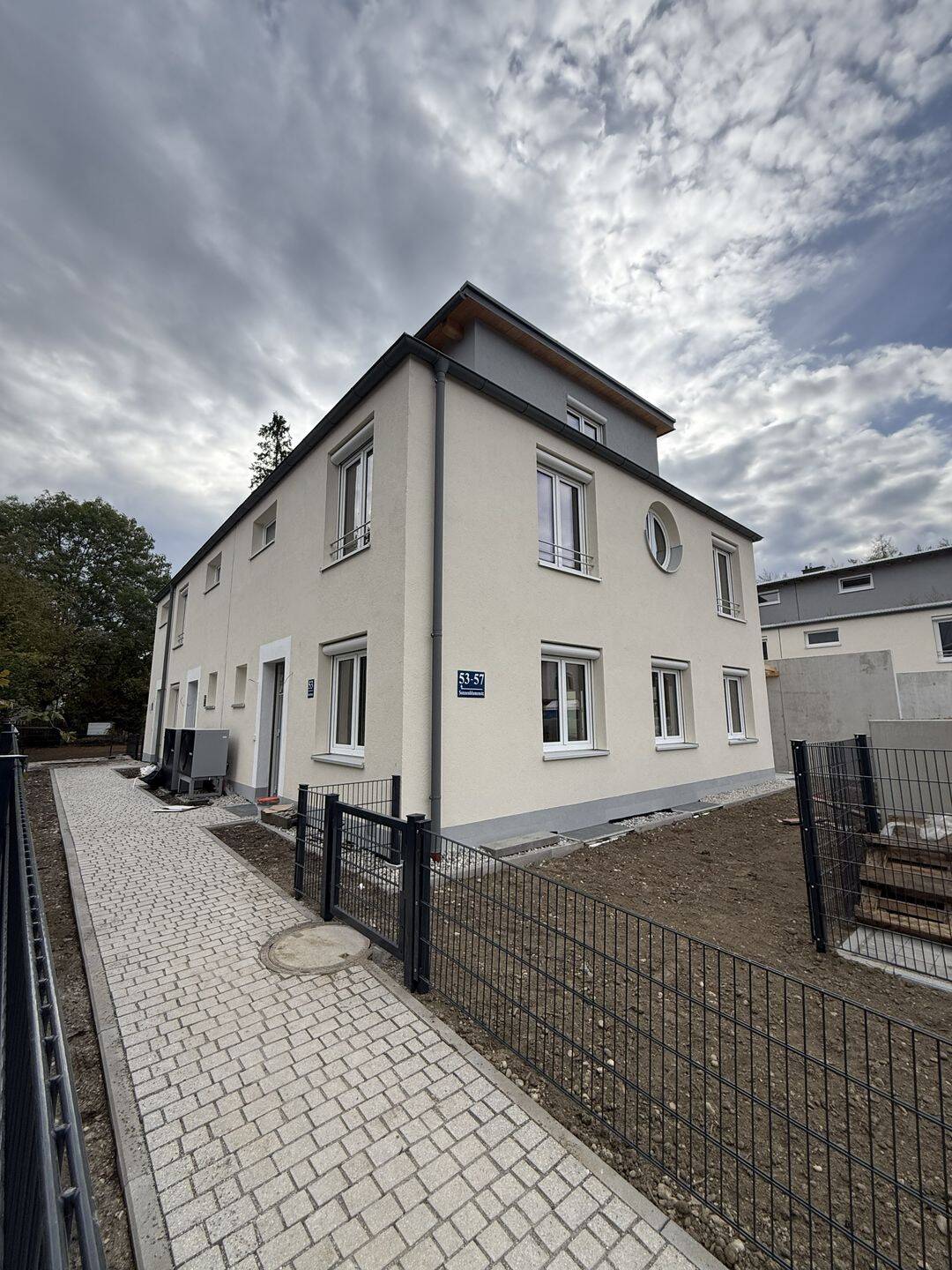 Modernes Reihenhaus in Großhadern mit Wärmepumpe und Atelier, 81377 München (Hadern Sendling-Westpark)