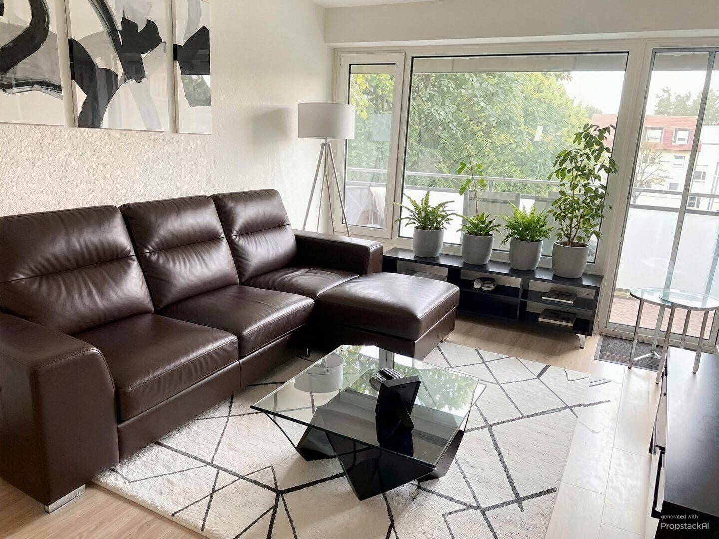 Helle 3-Zimmer-Wohnung mit großem Südbalkon und Tiefgarage, 60435 Frankfurt am Main