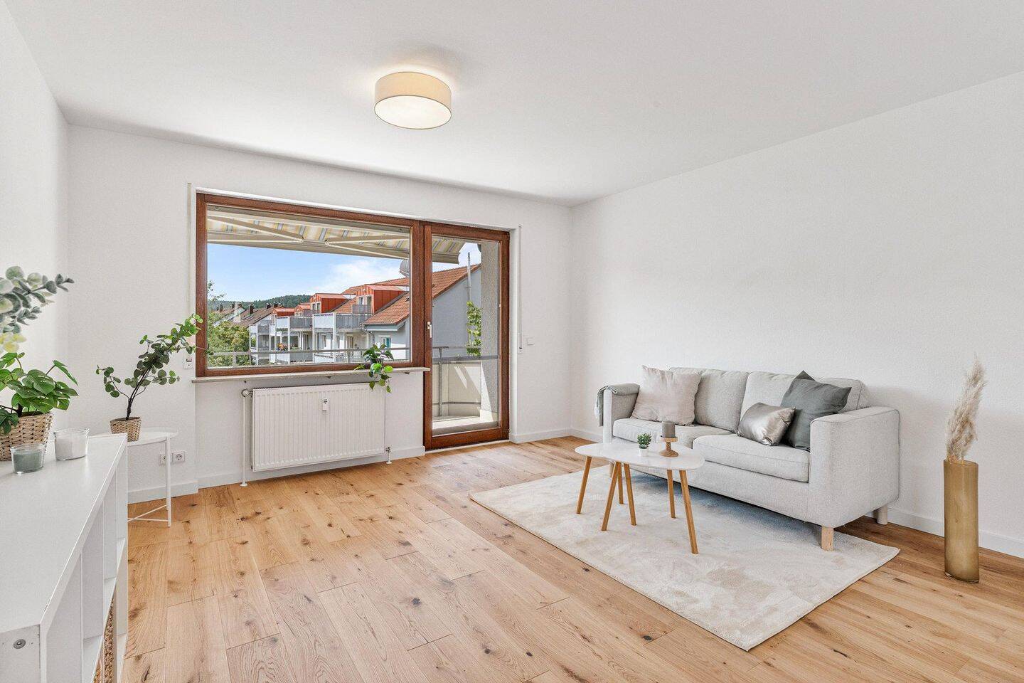 neu renoviert und sofort einziehen – 3 Zi zentral gelegen mit Balkon, 71229 Leonberg
