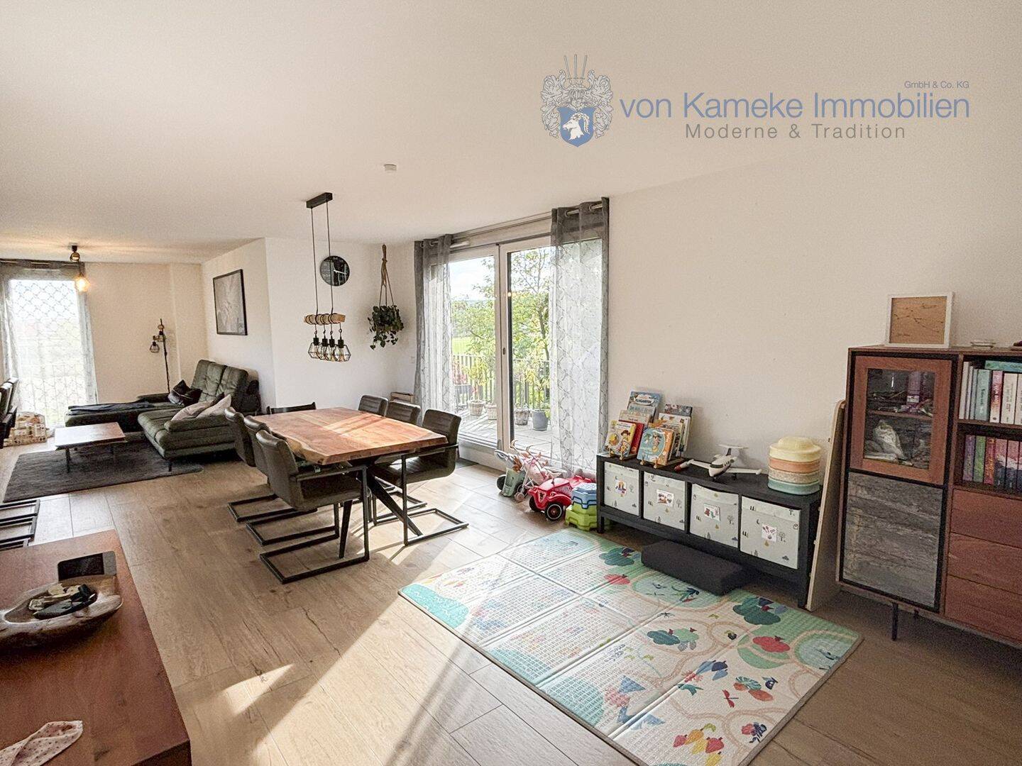 Penthouse mit Blick auf Mühlweiher: Inkl. EBK & 2 TG-Stellplätzen, 91085 Weisendorf