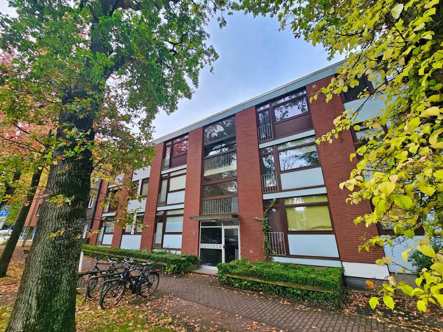 DREAMHOUSE Immobilien: Möbliertes Stadtappartement mit Stil, 22529 Hamburg (Hamburg-Nord)