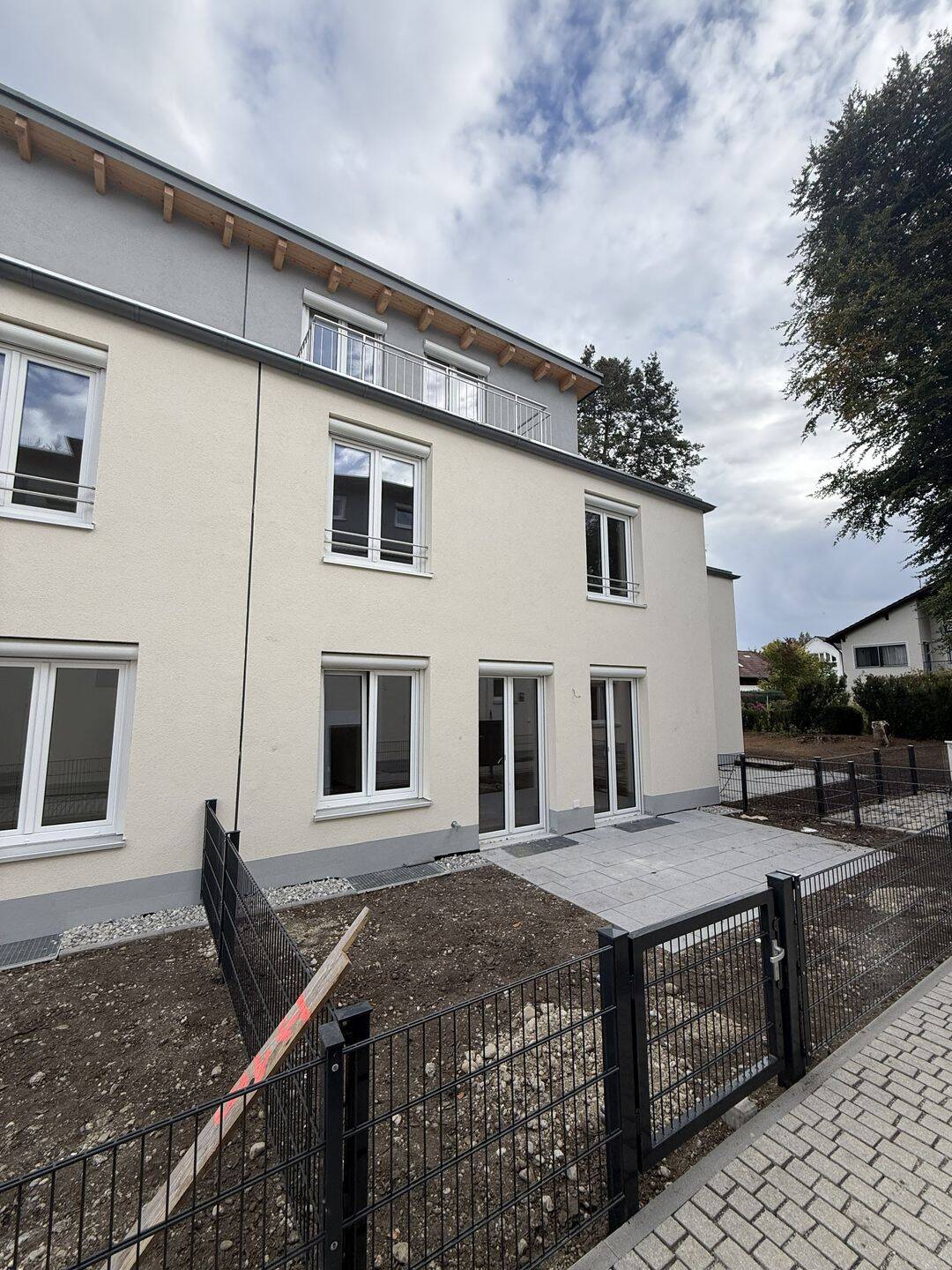 Modernes Reihenhaus in Großhadern mit Wärmepumpe und Atelier, 81377 München (Hadern Sendling-Westpark)