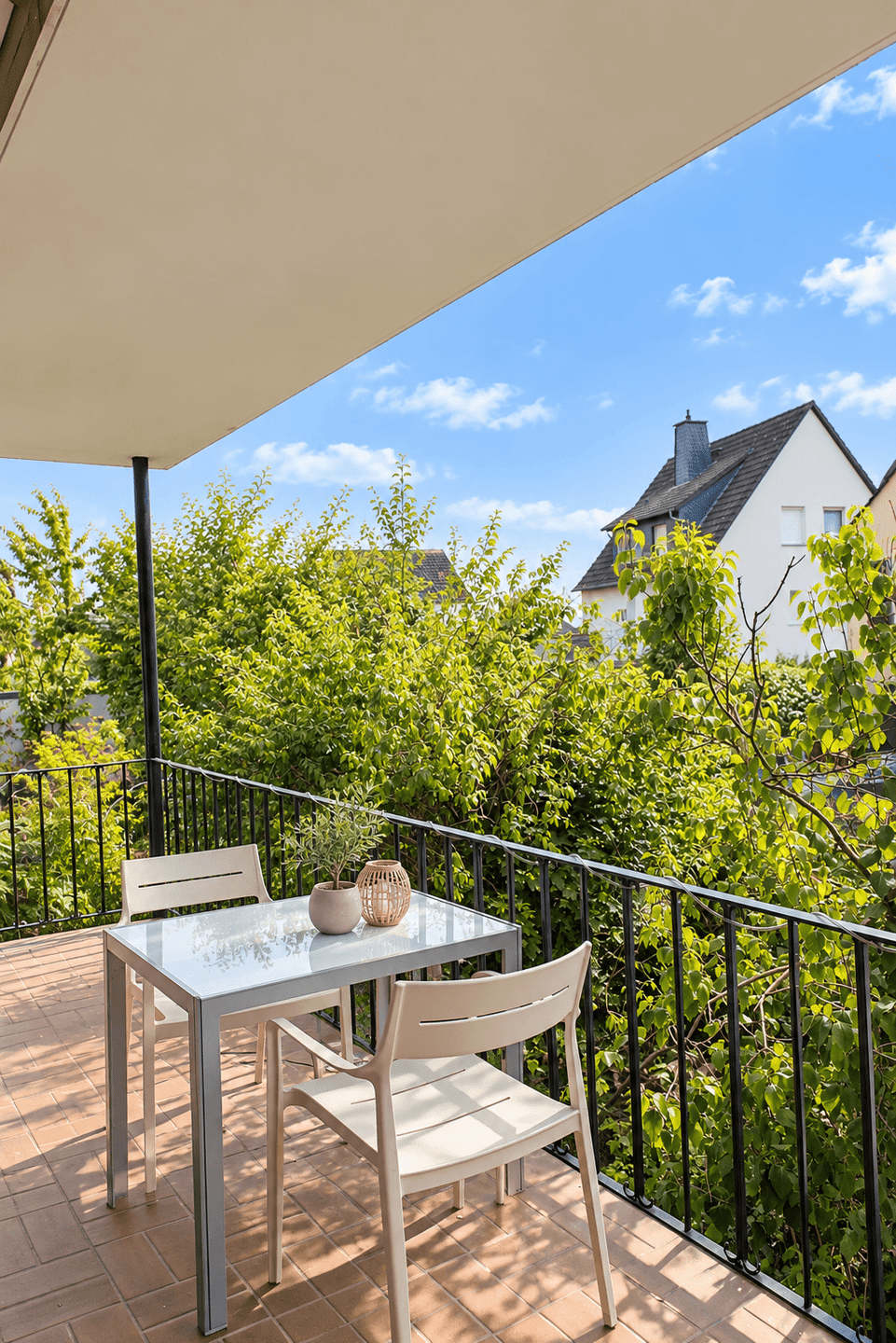 Teilmodernisiertes Einfamilienhaus: 3 Garagen, Bürobereich & Einliegerwohnung – Rüdesheim-Eibingen, 65385 Rüdesheim am Rhein