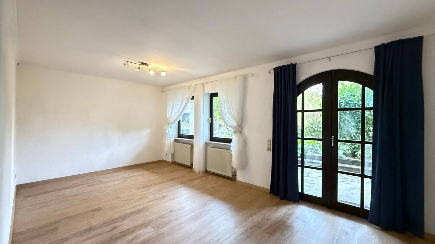 Ruhiges Wohnen fußläufig zur Universität: Teilrenovierte 2-Zimmer-Einliegerwohnung am Trimmelter Hof, 54296 Trier