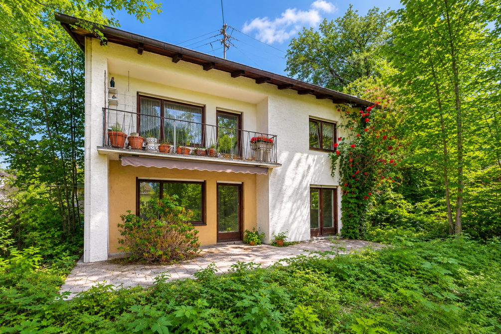 Ein Platz über Kolbermoor, der Maßstäbe setzt – Ihr Traumgrundstück mit Altbestand, 83059 Kolbermoor