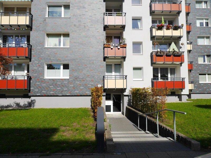 Frisch sanierte große 2-Zimmer-Wohnung mit Balkon, 22559 Hamburg (Altona Rissen)