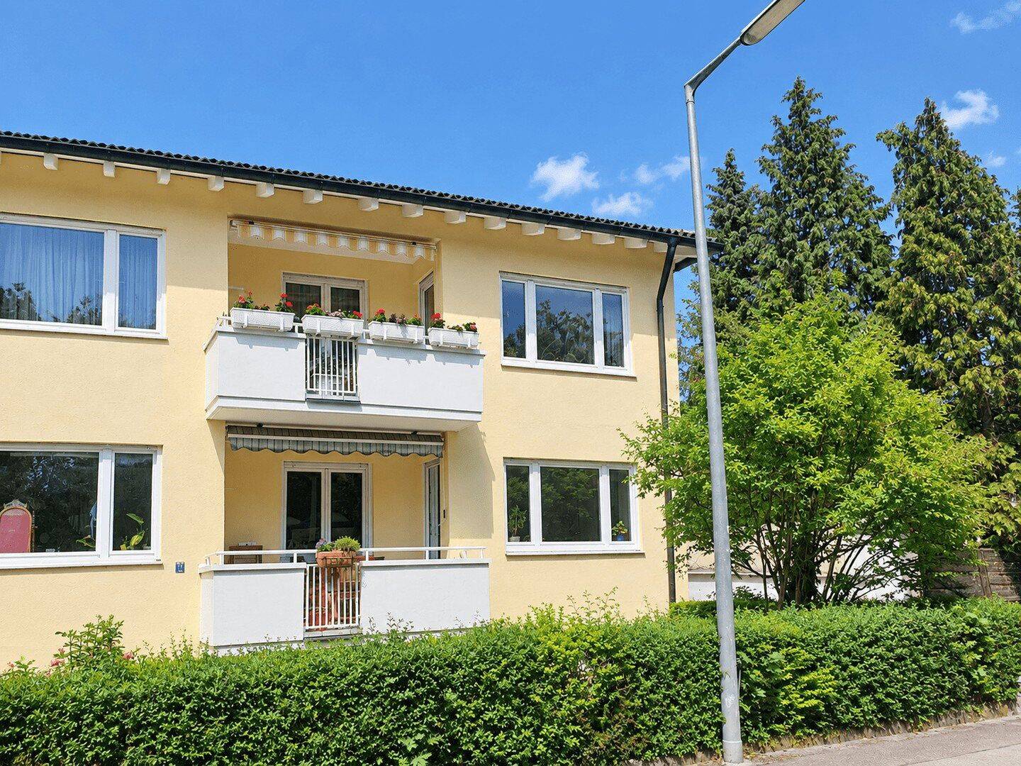 Ruhige 4-Zimmer-Wohnung in Bestlage von München-Großhadern mit Süd-Loggia, 81375 München (Hadern)