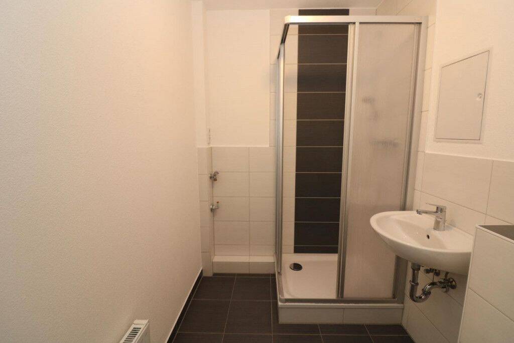 Wer´s GROß mag***sanierte 3-RW mit Dusche!!!, 9599 Freiberg