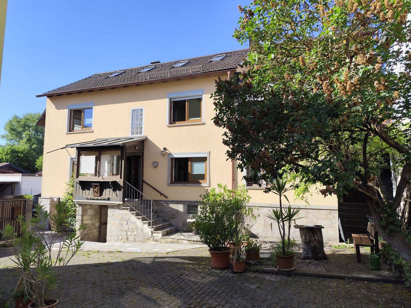 Nähe Kist bei Würzburg m. Sofortbezug: Zum Mieten oder kaufen. Für Handwerker, Haus mit gr. Scheune u. Wohlfühlgarten, 97271 Kleinrinderfeld