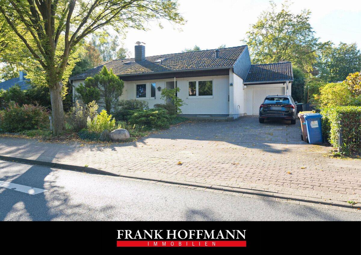 Einfamilienhaus mit Vollkeller, Garage und Schwimmbad und Gestaltungspotenzial in Quickborn, 25451 Quickborn