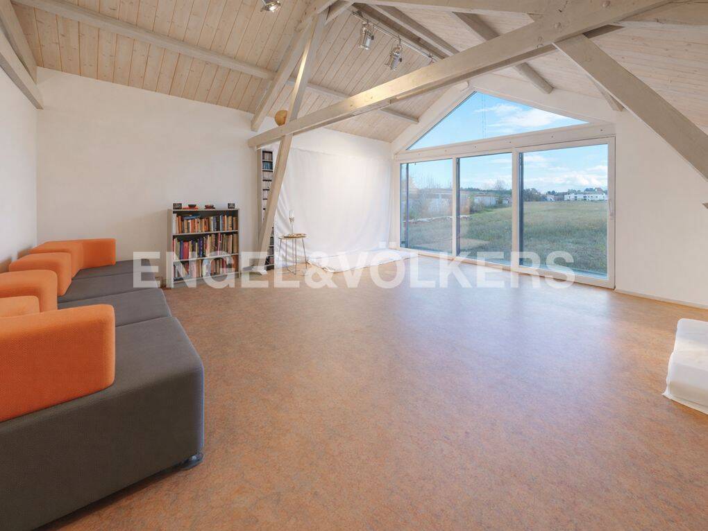 Viel Raum zum Leben, Arbeiten und Wohlfühlen – Außergewöhnliches Wohnen auf ca. 400 m², 97525 Schwebheim