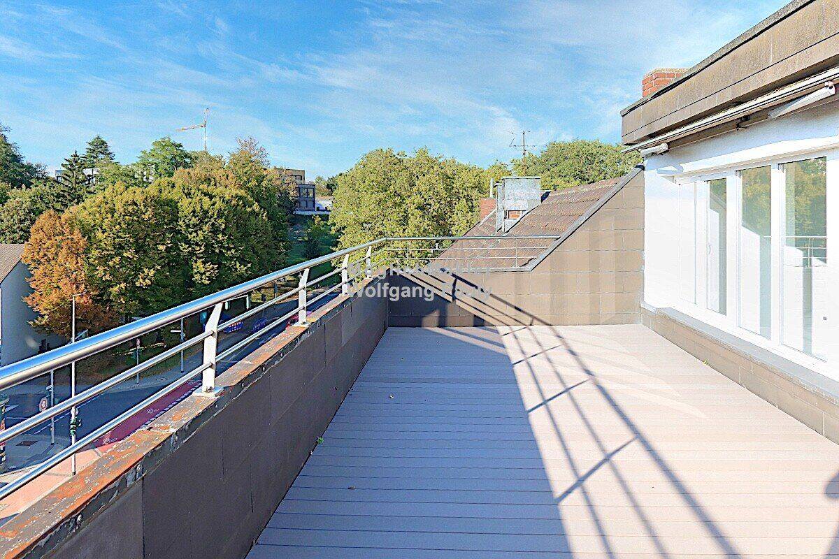 Hoch hinaus und schön zu Haus! ++ Wohnen im Penthouse-Stil mit Terrasse und Loggia!, 41061 Mönchengladbach (Eicken Stadtmitte Waldhausen)