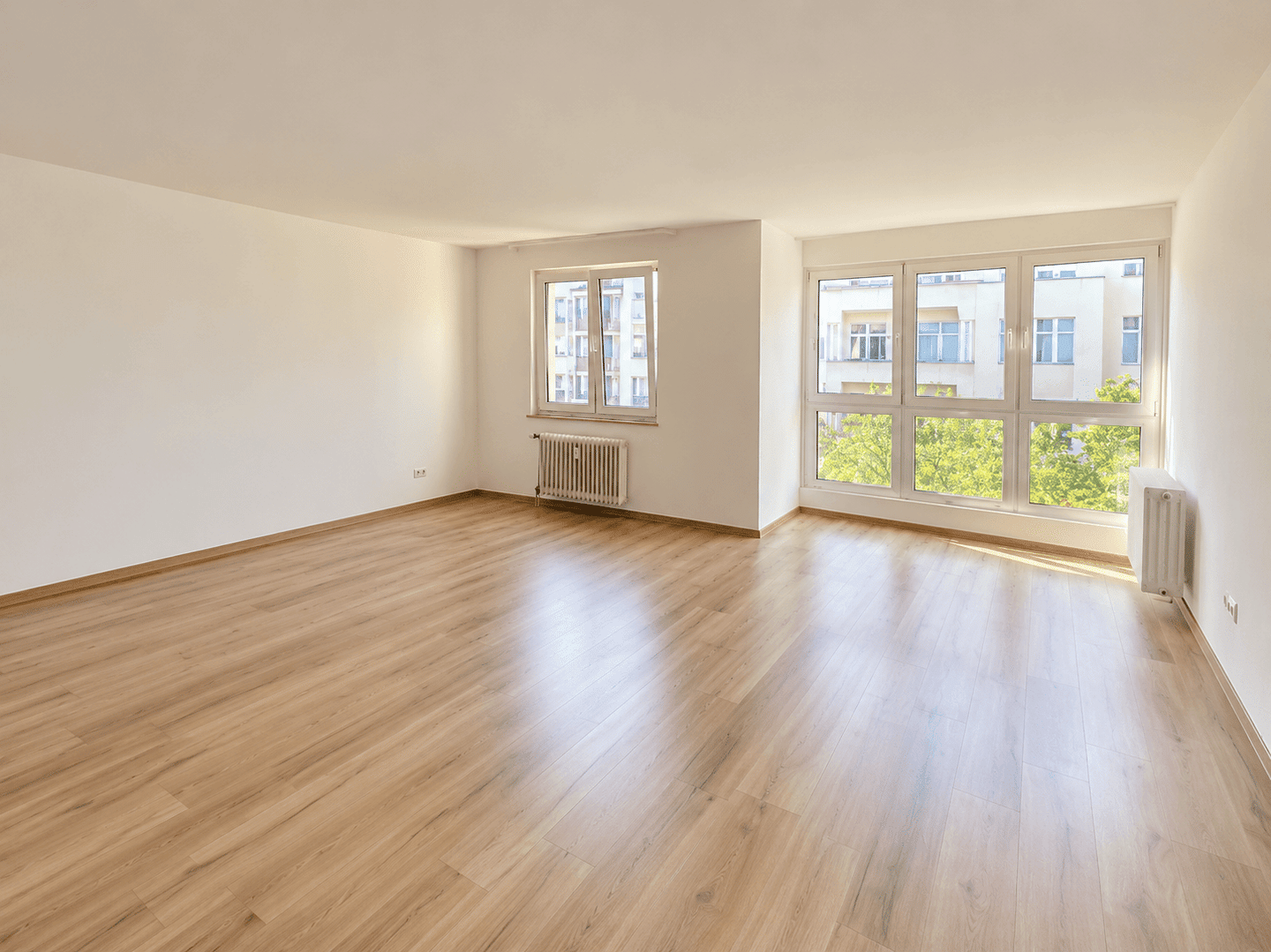 Renovierungsbedürftige 5-Zimmer-Wohnung mit Balkon und Aufzug in Berlin-Charlottenburg, 10707 Berlin (Charlottenburg-Wilmersdorf Charlottenburg Wilmersdorf)