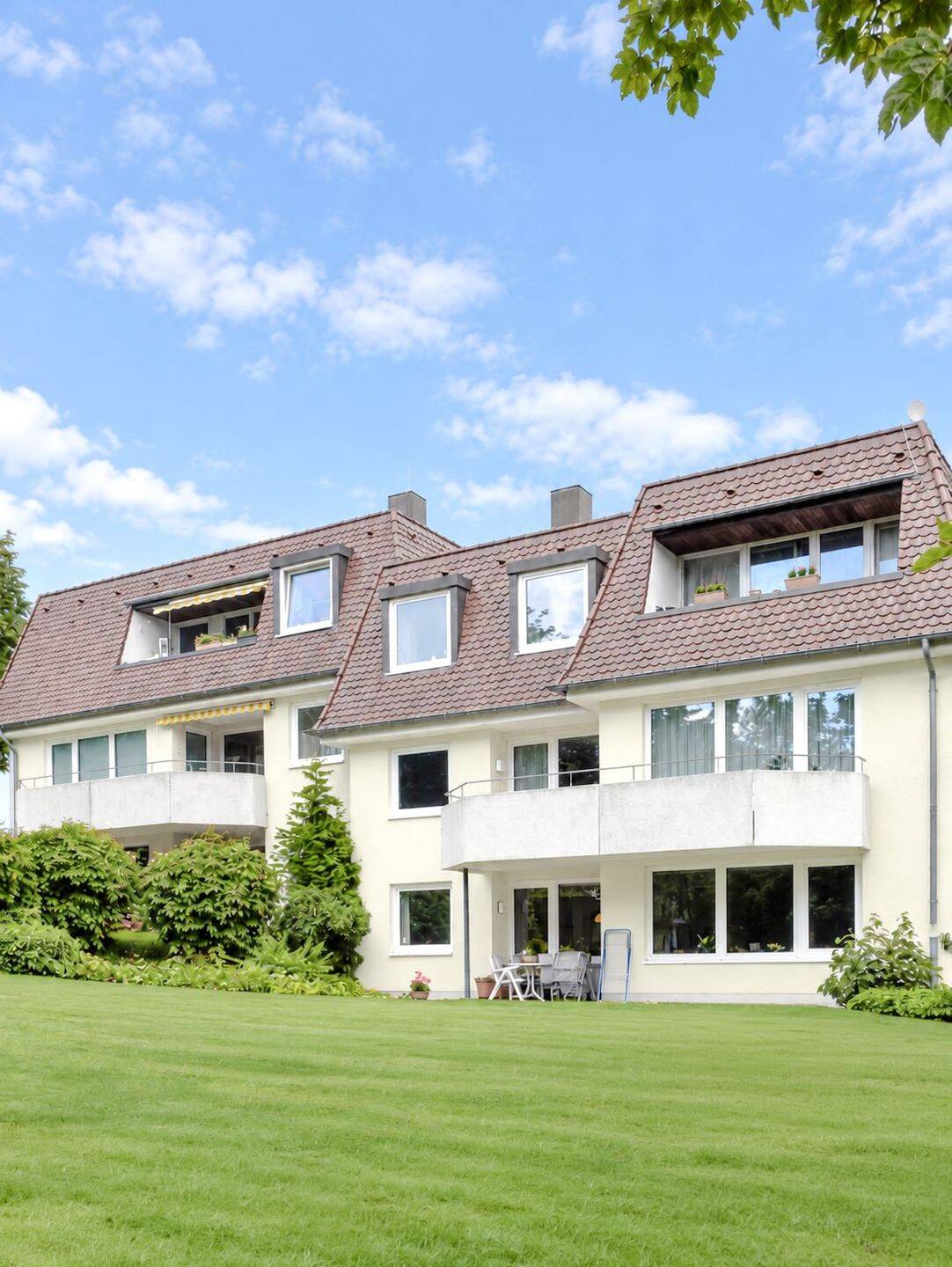 Großzügige 4 Zimmer-Wohnung mit Balkon und schönem Blick ins Grüne, 34131 Kassel (Bad Wilhelmshöhe Brasselsberg Kirchditmold)