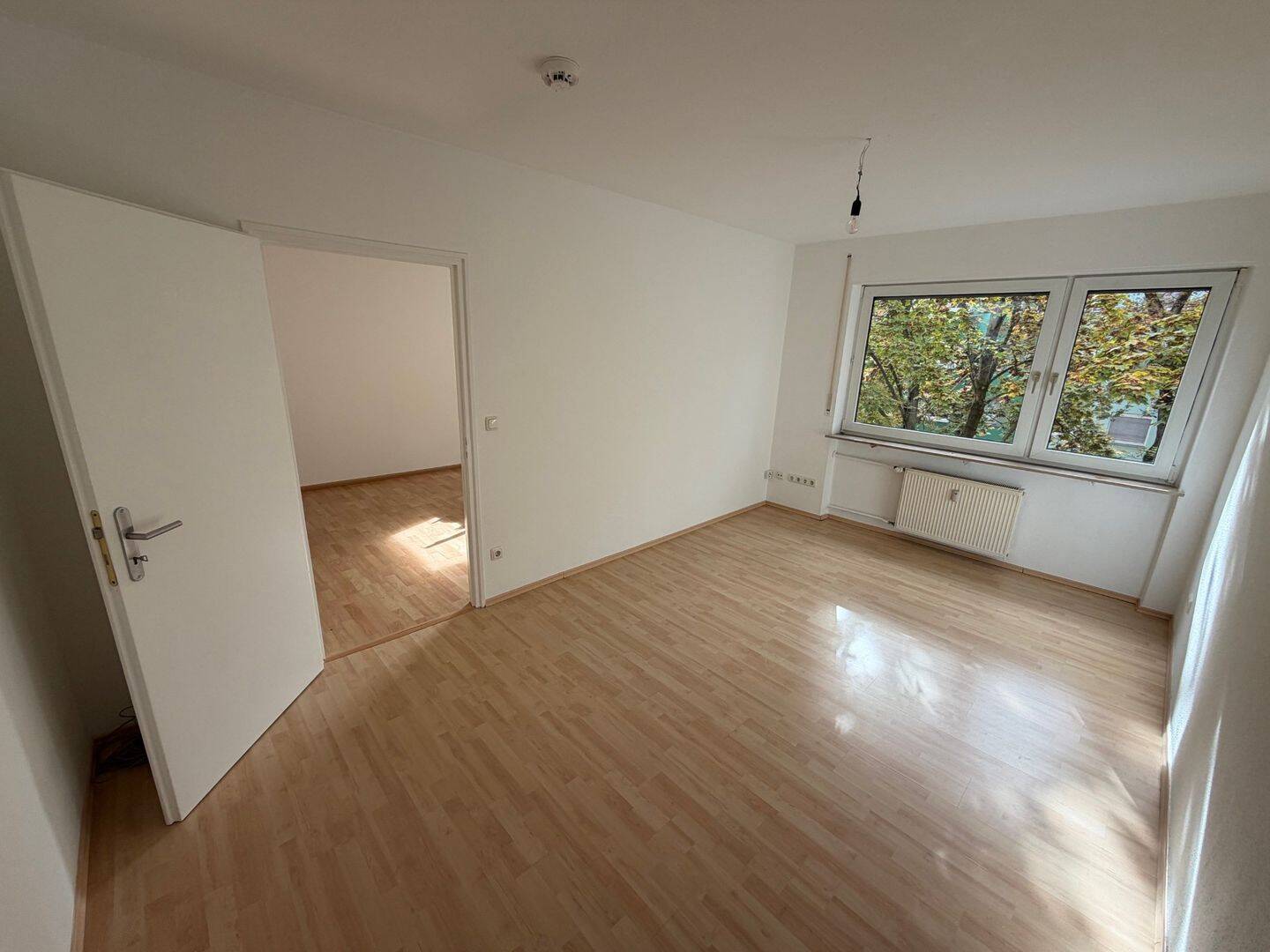 2-Zimmer-Wohnung mit Balkon in unmittelbarer Nähe zur Wöhrderwiese, FH und Zentrum, 90478 Nürnberg (Dutzendteich Gleißhammer Glockenhof Sankt Peter Zerzabelshof)