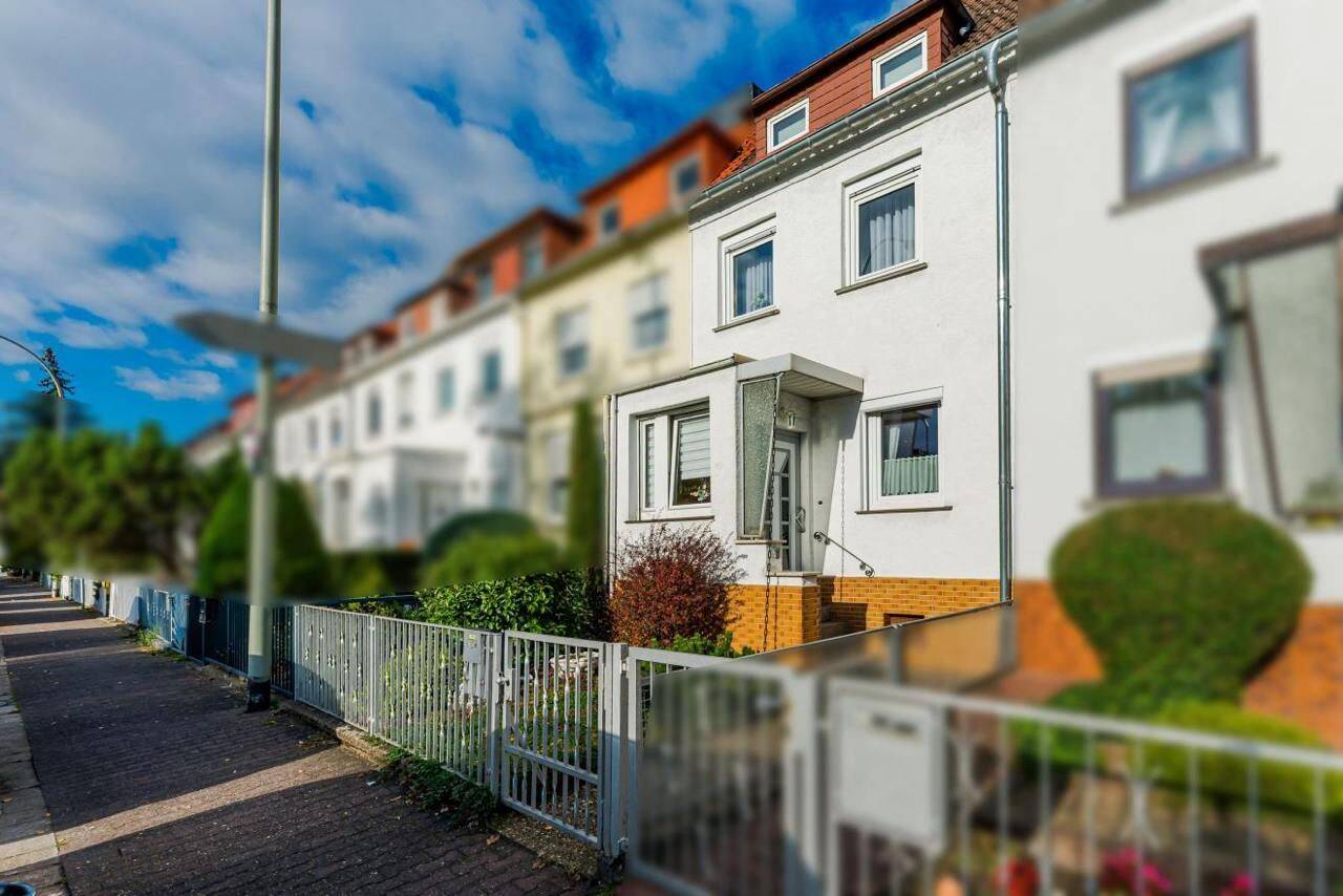 Großes Zimmer in kleiner WG, Erstbezug, Bergen-Enkheim, 60388 Frankfurt am Main (Bergen-Enkheim Seckbach)