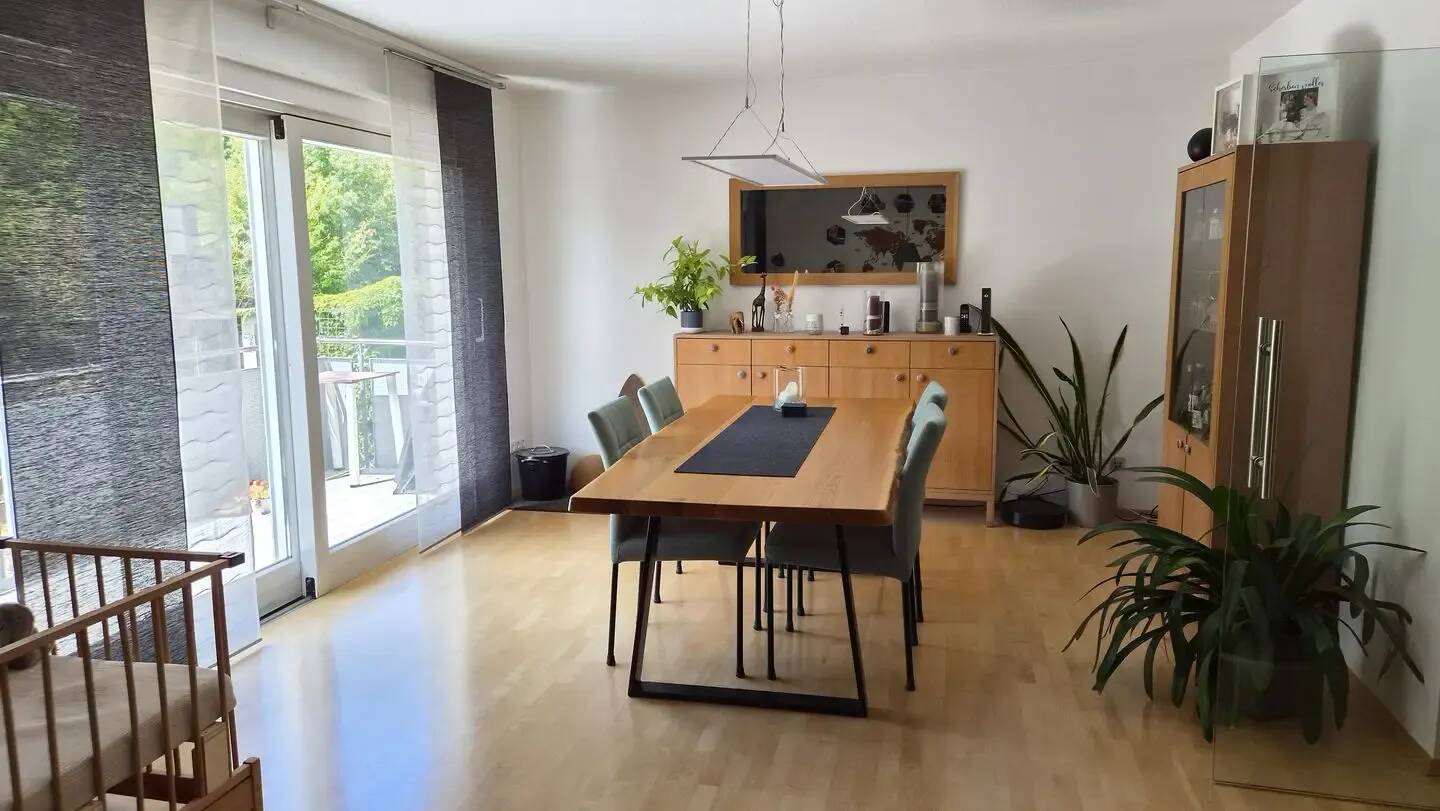 Sonnige 3-Zimmer-Wohnung mit 110 m², zwei Balkonen und Kaminofen in Wertheim-Bestenheid Großzügiges Wohnen mit viel Platz, Licht und Charme!, 97877 Wertheim