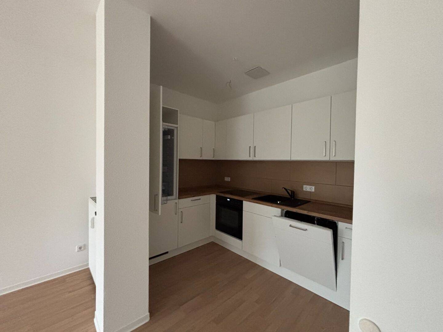 TOP Zustand! Große 2-Zi.-Whg. mit nagelneuer EBK + Balkon + Aufzug und mehr..!, 1259 Dresden (Großzschachwitz Kleinzschachwitz Leuben Lockwitz Niedersedlitz)