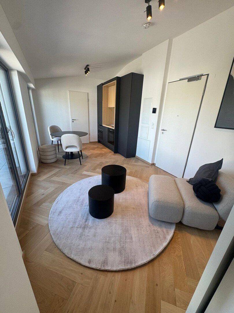 voll möbliert und mit echtem Penthouse-Flair – 2-Zimmer-Mietwohnung Allach-Untermenzing, 80999 München (Allach-Untermenzing)