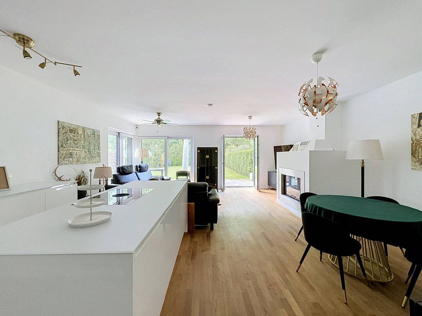 Möbliertes Familienhaus mit Garten und Carport in Potsdam-Groß Glienicke, 14476 Potsdam