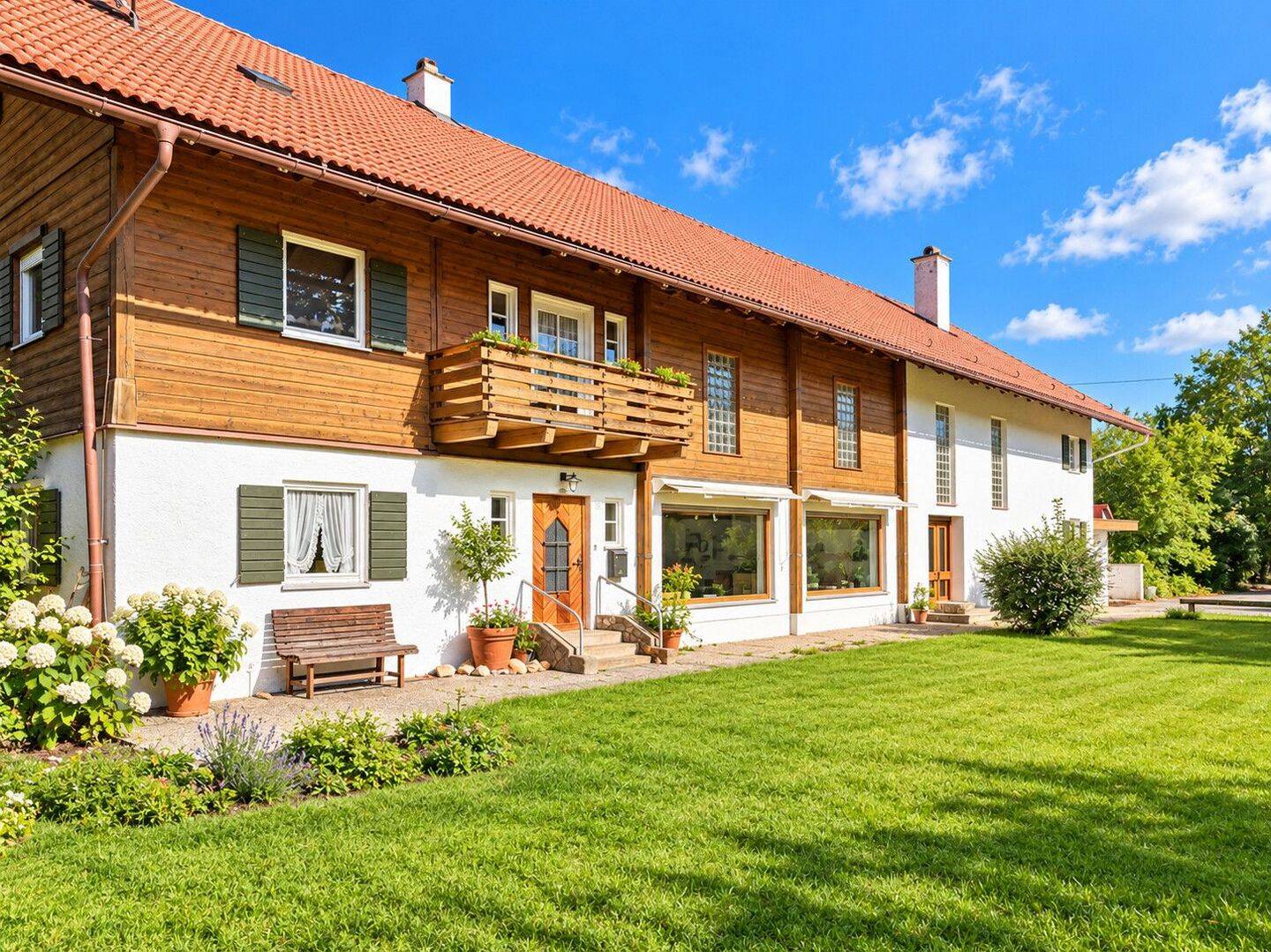 Wohnhaus mit Ladenlokal & großzügiger Halle – vielseitiges Anwesen für Wohnen und Arbeiten, 86920 Denklingen