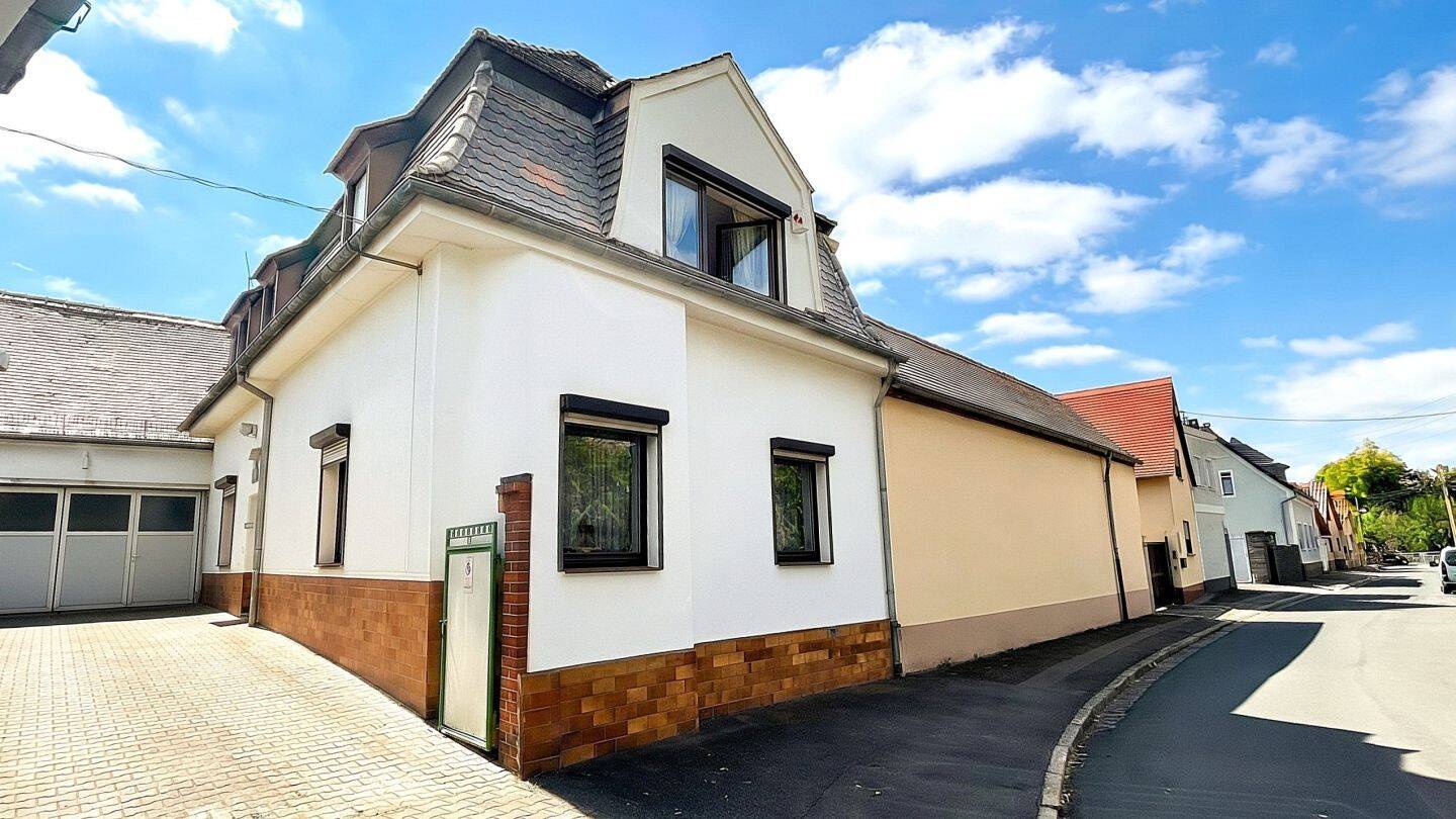 Viel Platz für die Familie: Großes Wohnhaus mit Extra-Gebäude für Ihre Ideen in Eilenburg, 4838 Eilenburg