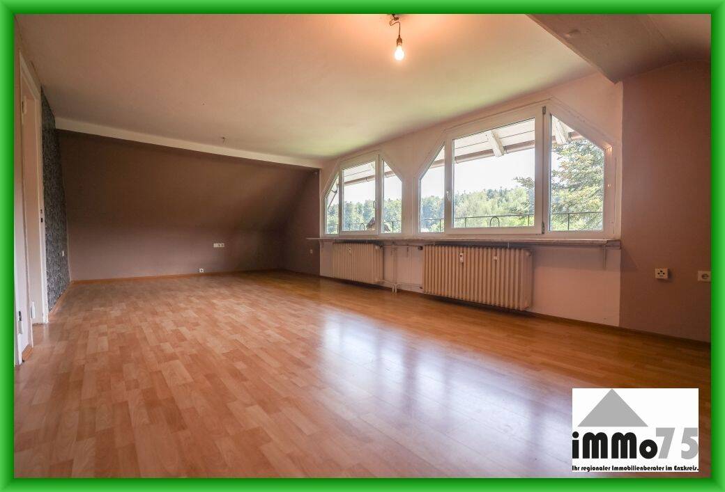 außergewöhnliche Dachgeschosswohnung mit großzügigem Raumangebot und Extraräumen, 75328 Schömberg
