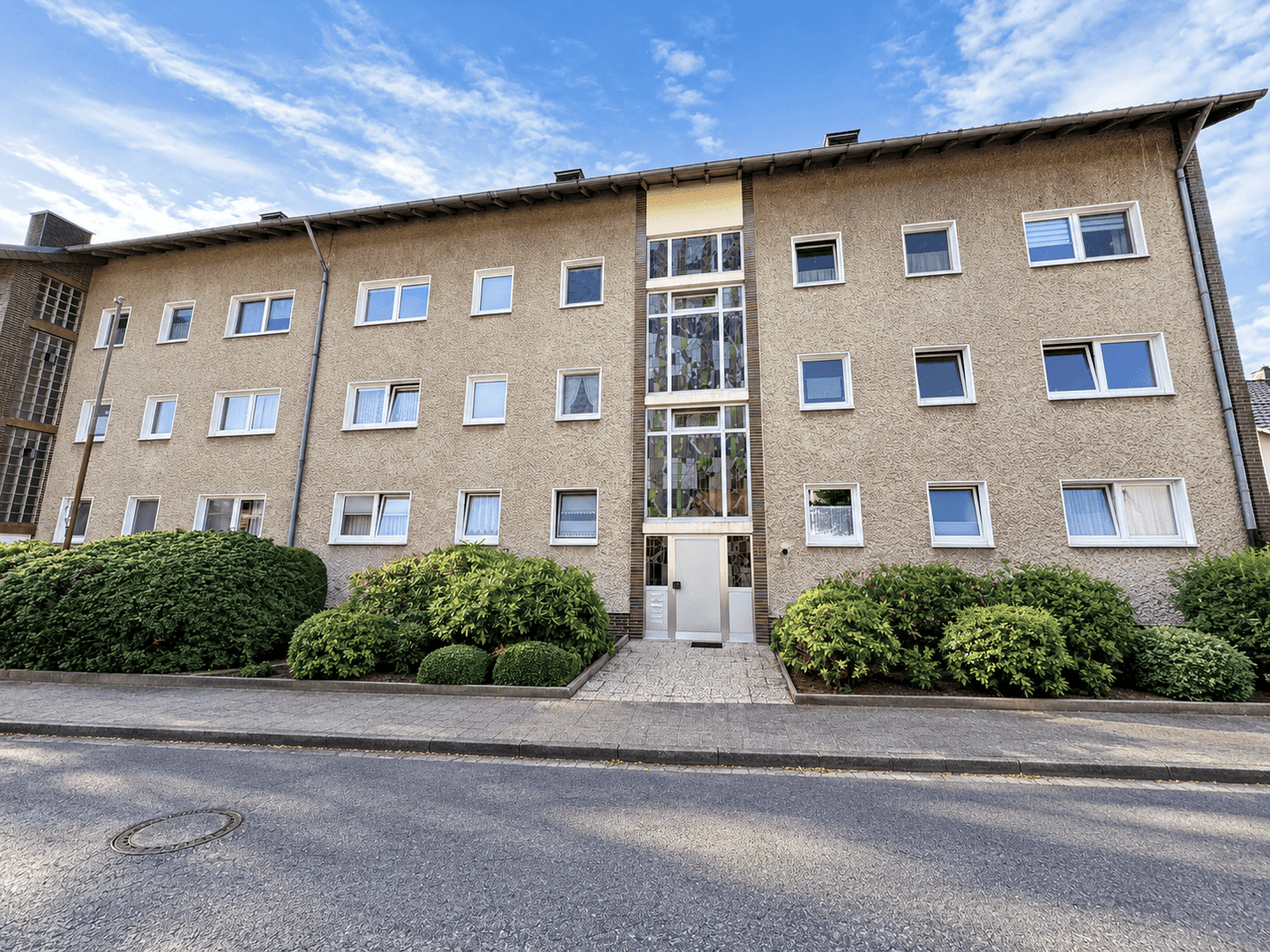 ZU VERMIETEN: 3 Zimmerwohnung in ruhiger Lage von Wickede mit Balkon, Einbauküche und Kellerraum, 58739 Wickede (Ruhr)