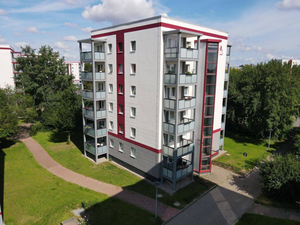Hochwertig sanierte 1,5-Zimmer-Wohnung mit großem Balkon in grüner Lage, 39130 Magdeburg (Alt Olvenstedt Großer Silberberg Neu Olvenstedt)