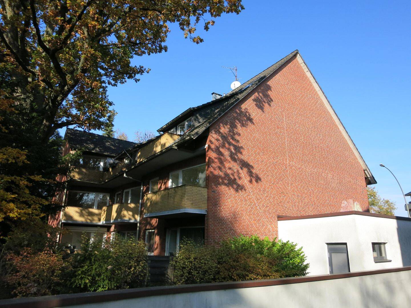Modernisierte Wohnung im Dachgeschoß, 22395 Hamburg (Wandsbek Bergstedt Poppenbüttel Sasel Wohldorf-Ohlstedt)