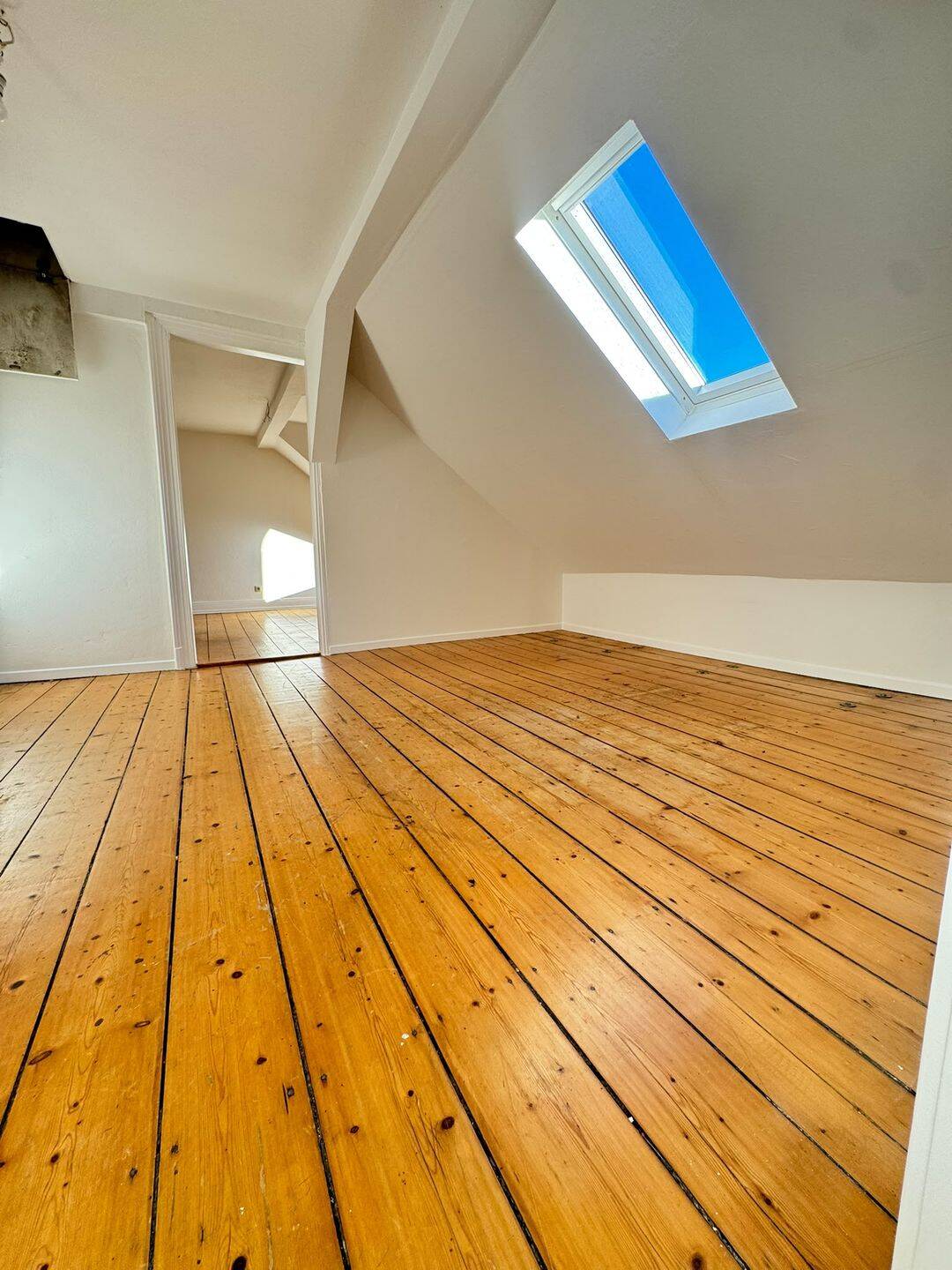 Charmante 4-Zimmer-Dachgeschosswohnung mit Altbauflair in Essen-Werden, 45239 Essen (Bredeney Fischlaken Heidhausen Schuir Werden)