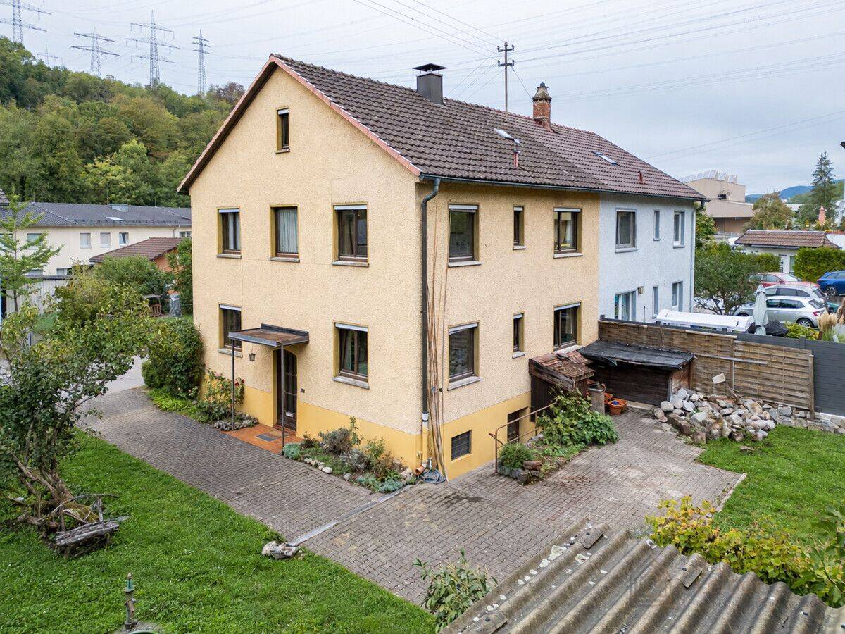 Sanierungsbedürftige Doppelhaushälfte mit großem Grundstück und individuellem Ausbaupotenzial, 79664 Wehr