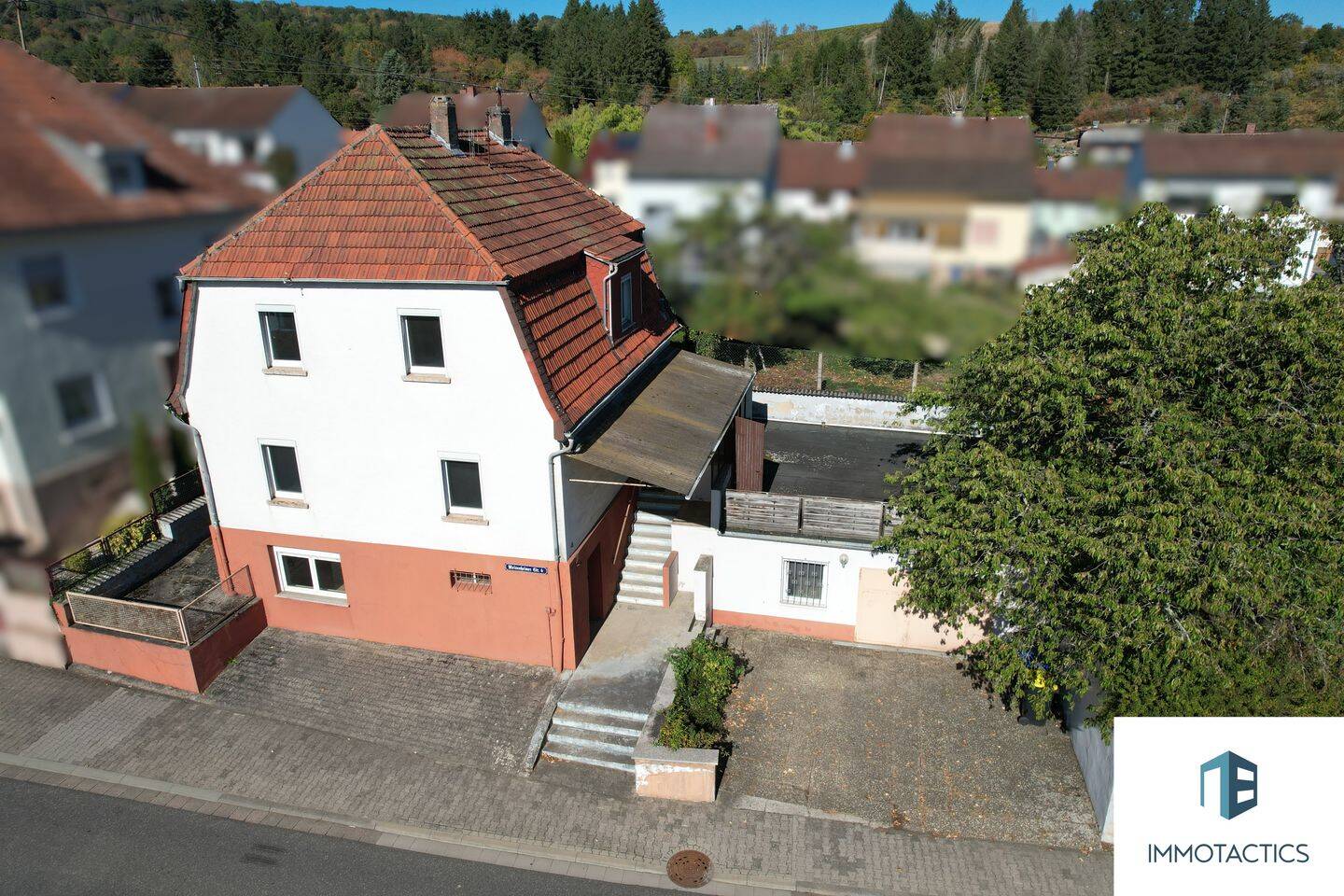 Einfamilienhaus mit Doppelgarage, großer Terrasse und Garten in Waldböckelheim, 55596 Waldböckelheim