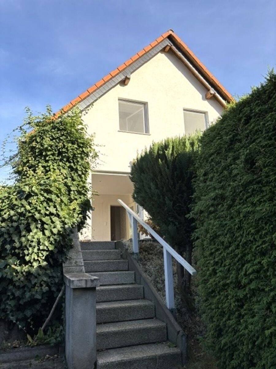 II schönes EFH mit zwei Garagen in guter Lage II sofort frei, 6667 Weißenfels