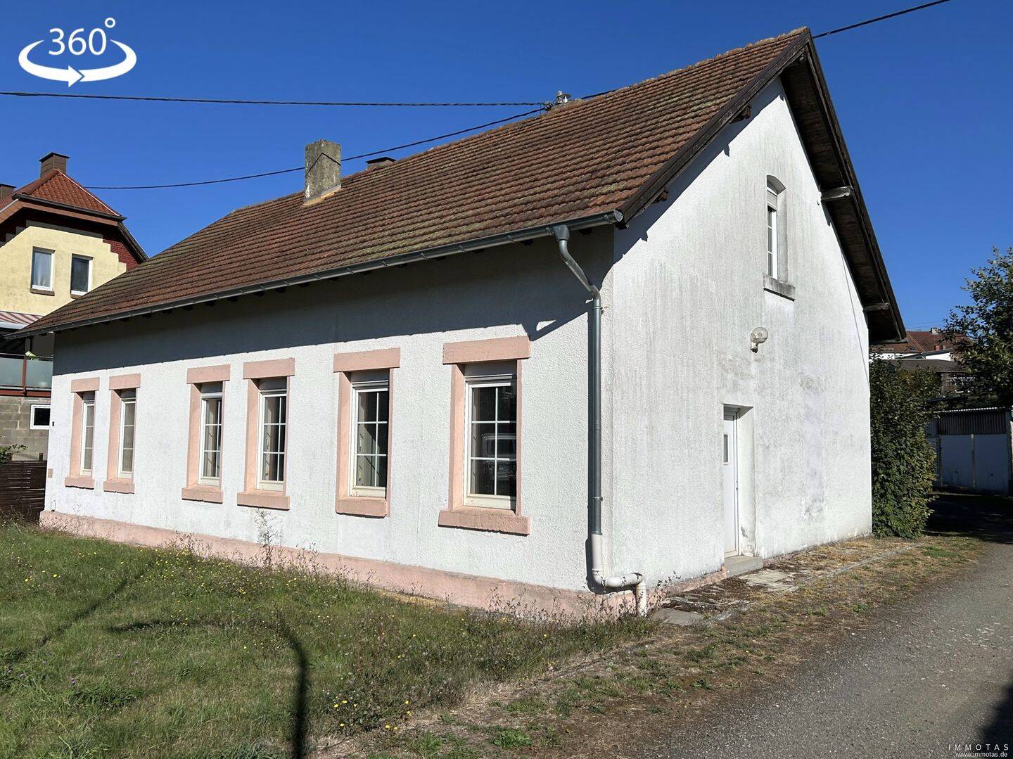 Einfamilienhaus mit begonnenen Sanierungen und Ausbaupotenzial in Schmelz-Primsweiler, 66839 Schmelz
