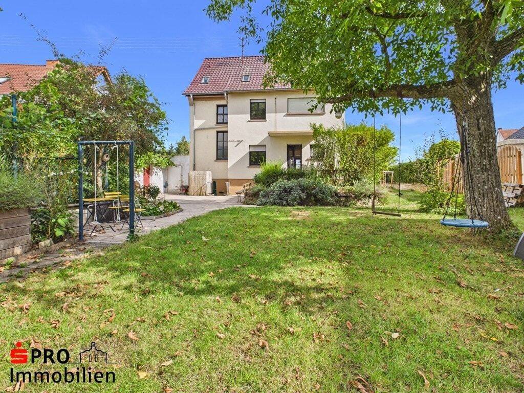 Großzügiges Einfamilienhaus mit Garten, 66127 Saarbrücken