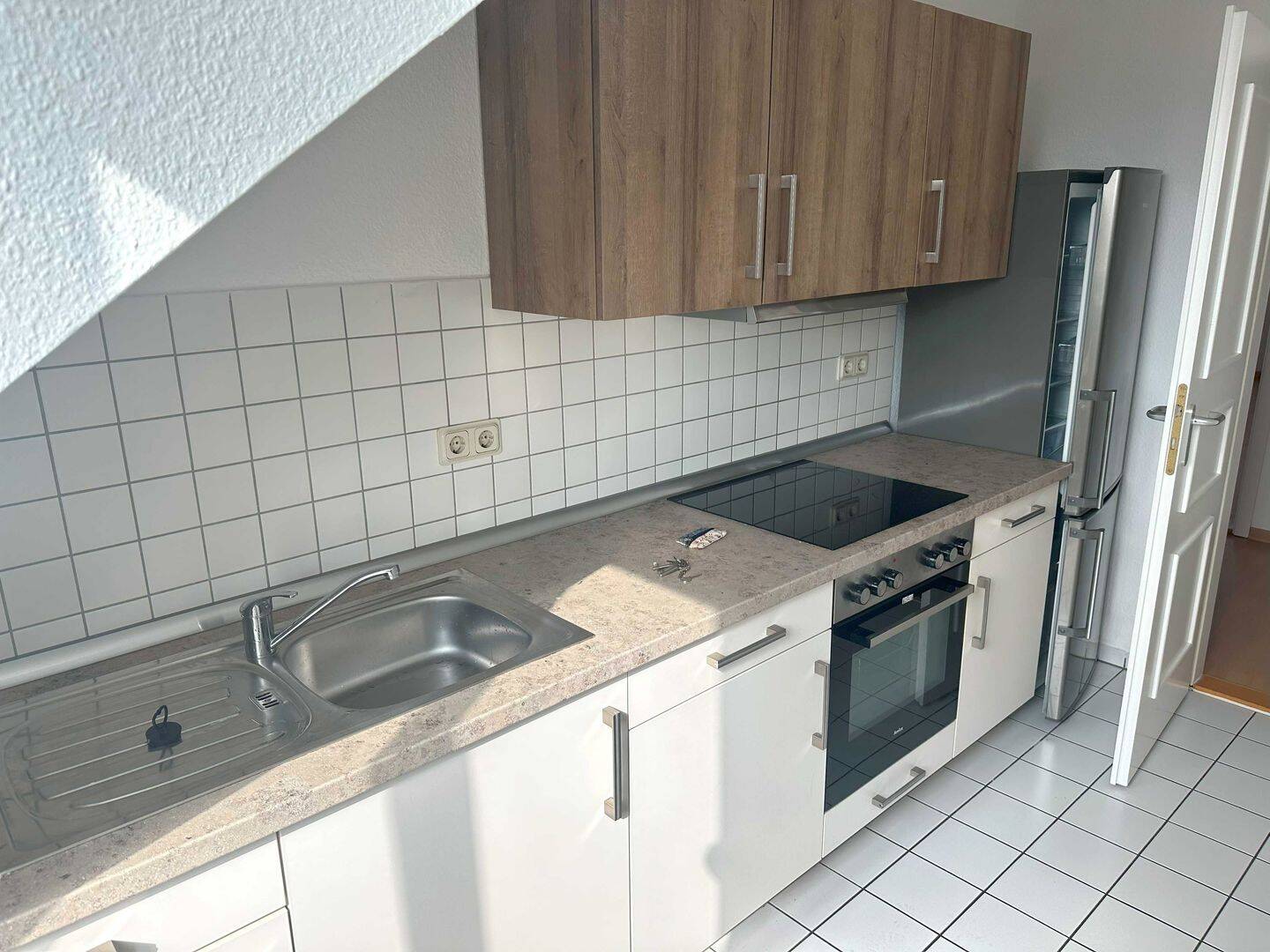 Gemütliche Maisonette-Dachwohnung mit Einbauküche-Terrasse im Hof möglich, 9111 Chemnitz (Altchemnitz Schloßchemnitz Zentrum)