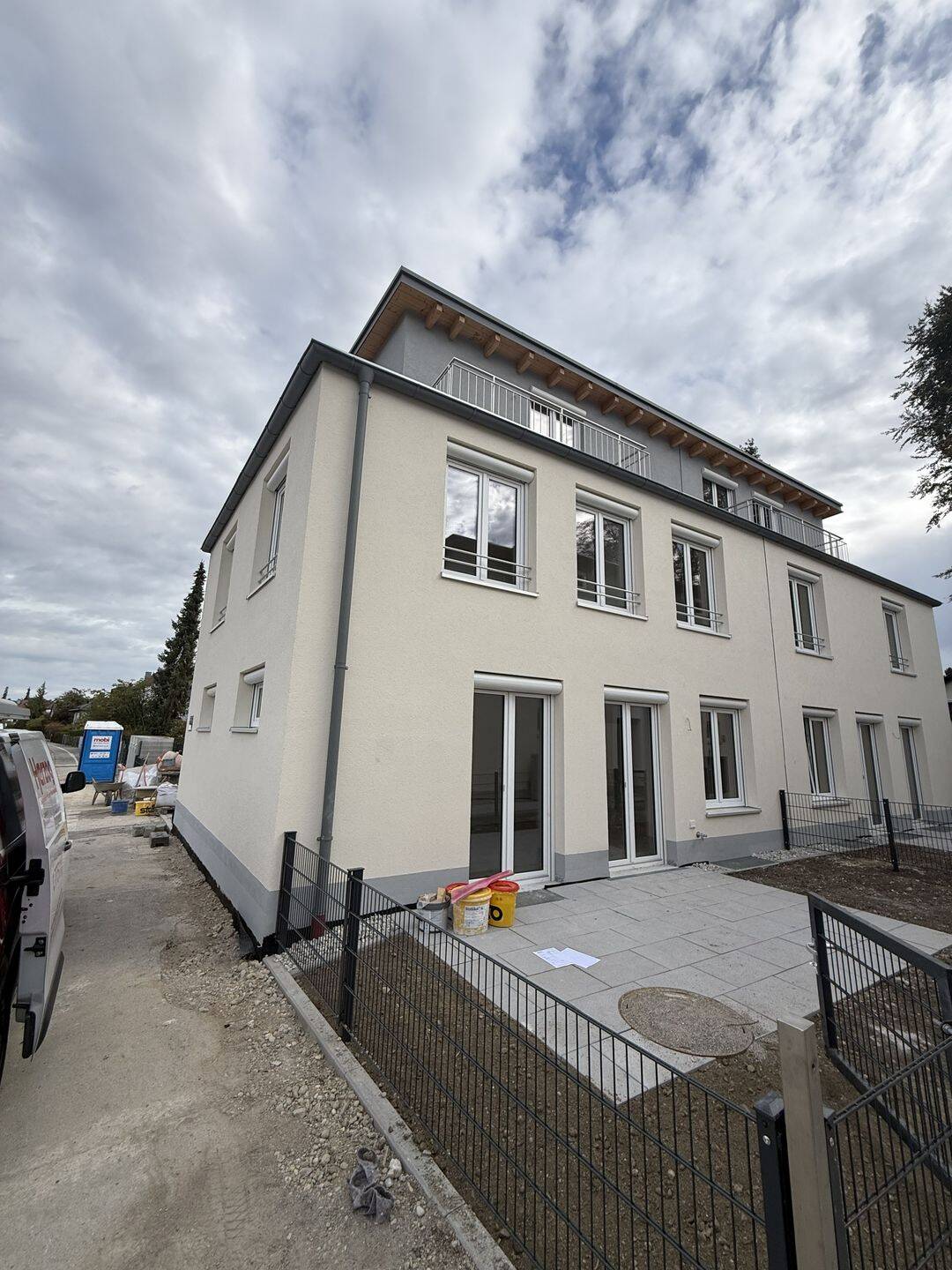 Modernes Reihenhaus in Großhadern mit Wärmepumpe und Atelier, 81377 München (Hadern Sendling-Westpark)