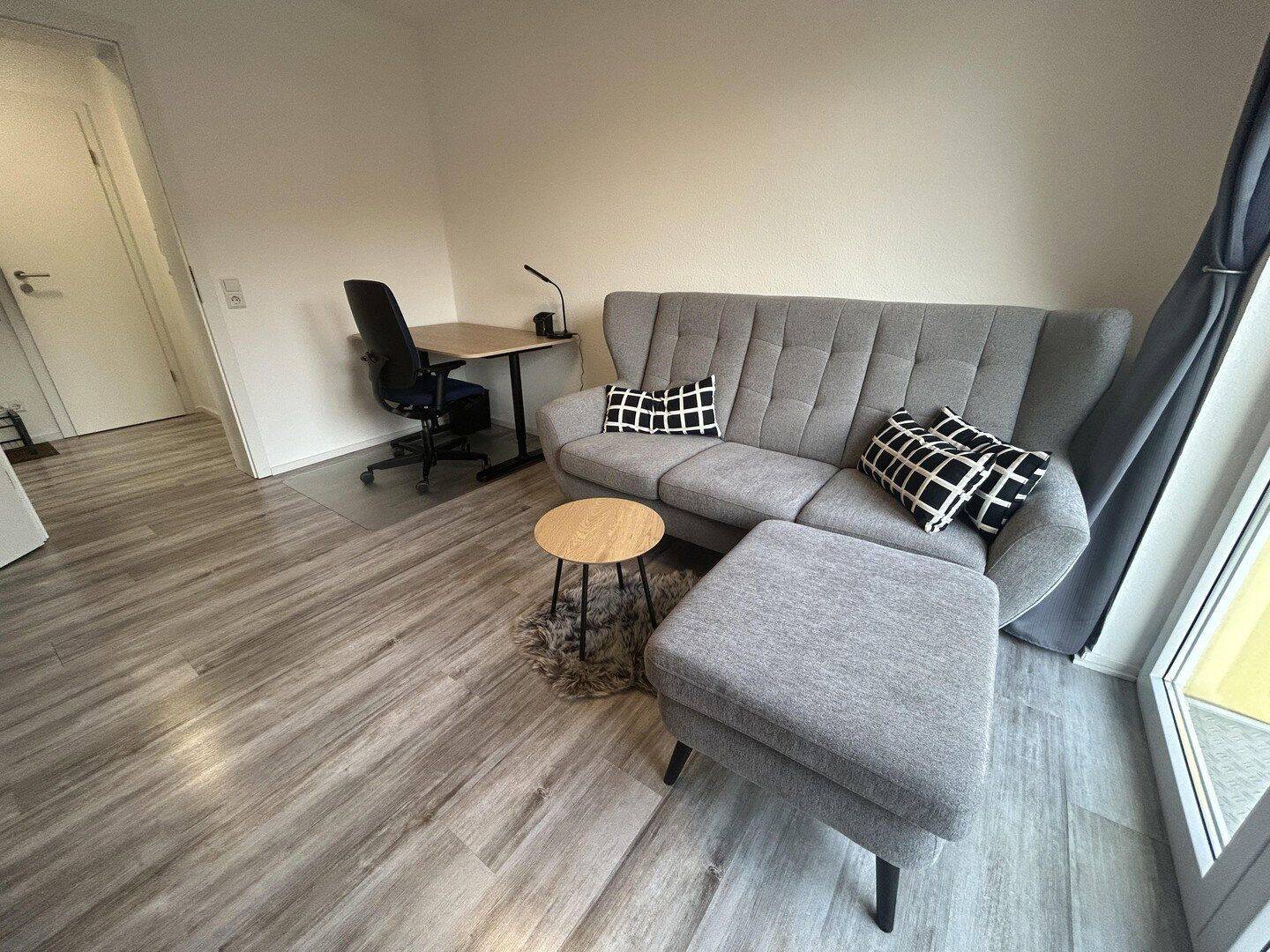 Traumhafte möblierte 2 Zimmer-Wohnung mit Balkon und EBK nahe Hensoldt, 89551 Königsbronn