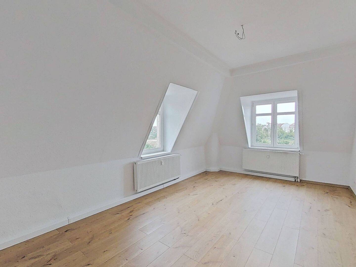 Helle 2-Zi.-Dachgeschosswohnung in einem wunderschönen Altbauhaus, 1127 Dresden (Hellerberge Leipziger Vorstadt Mickten Pieschen-Nord/Trachenberge Pieschen-Süd)