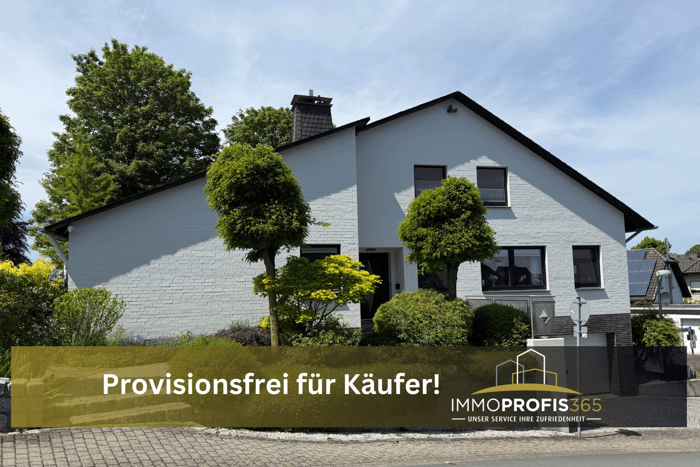 Großzügiges Einfamilienhaus mit Indoor-Pool, Sauna und Weitblick in Warstein, 59581 Warstein