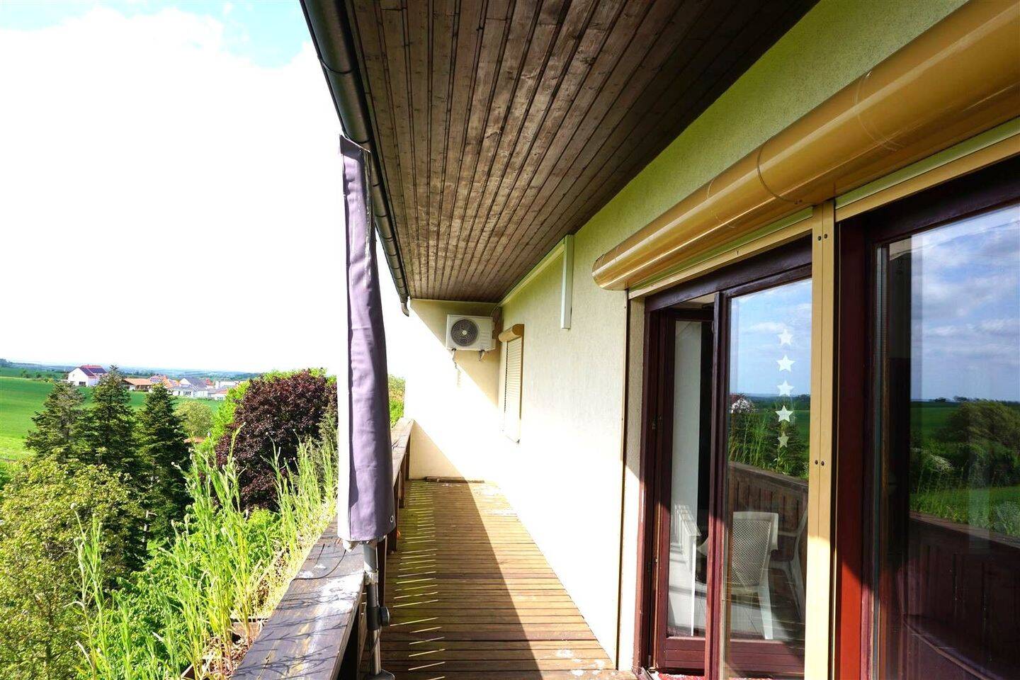 Großzügige, helle 3 Z- Wohnung mit EBK- vom Balkon haben Sie einen herrlichen Fernblick, 97355 Castell