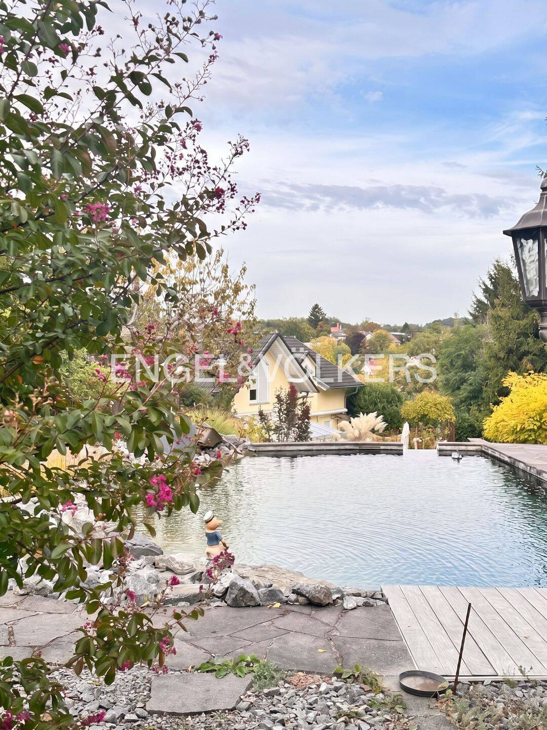 Exklusives Traumanwesen: Luxusvilla mit Schwimmteich und privatem Spa in Bestlage von Offenburg, 77654 Offenburg