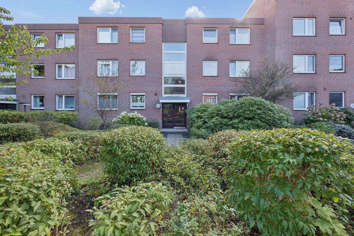 Helle 3-Zimmer-Wohnung mit Südloggia, Keller und Tiefgaragenstellplatz in Pinneberg-Thesdorf, 25421 Pinneberg