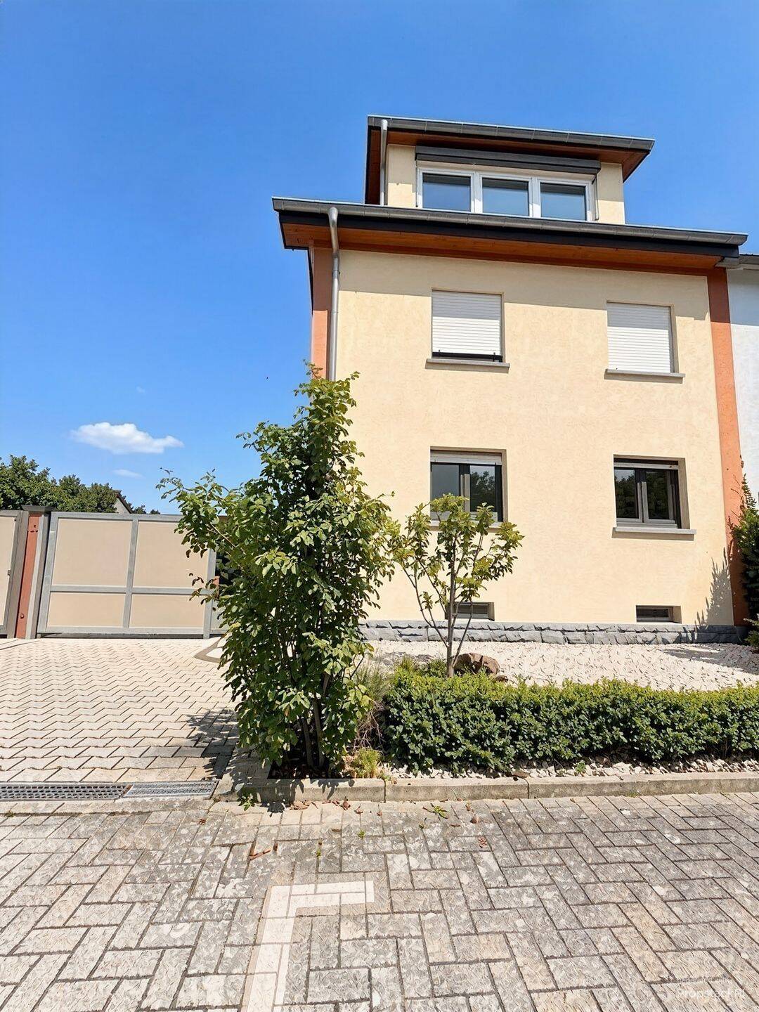 Nehmen Sie Ihr Familienglück in die Hand – großzügig wohnen mit Dachterrasse in Weingarten, 76356 Weingarten (Baden)
