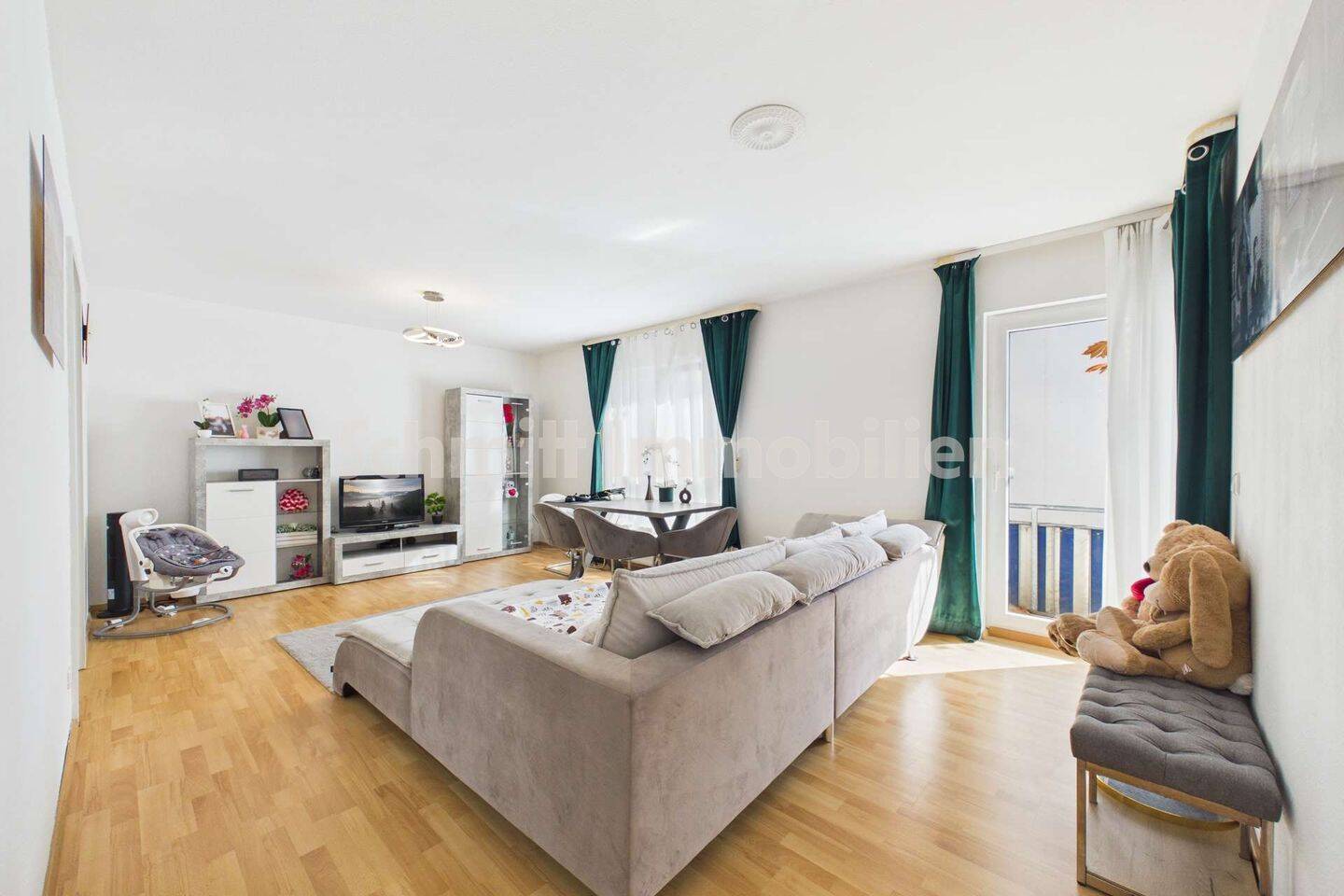 Südostbalkon, Aufzug und Tiefgarage: Helle 2-Zimmer-Wohnung am DFB-Campus in Frankfurt-Niederrad, 60528 Frankfurt am Main (Niederrad Sachsenhausen Schwanheim)