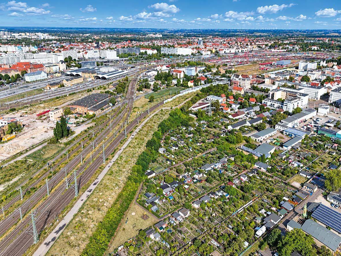 AUKTION: Kleingärten mit 15 Garagen nahe Riebeckplatz, 6112 Halle (Saale)